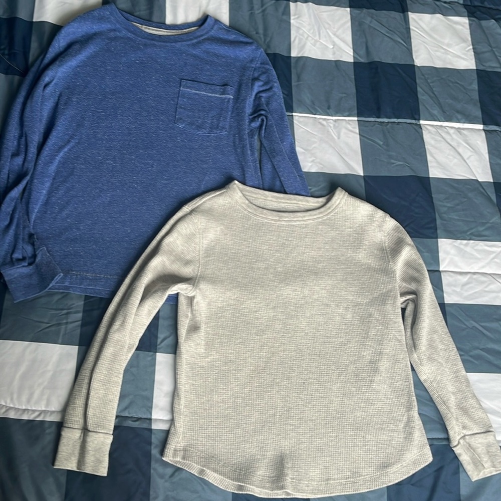 Old Navy size size S (6-7) long sleeved shirts